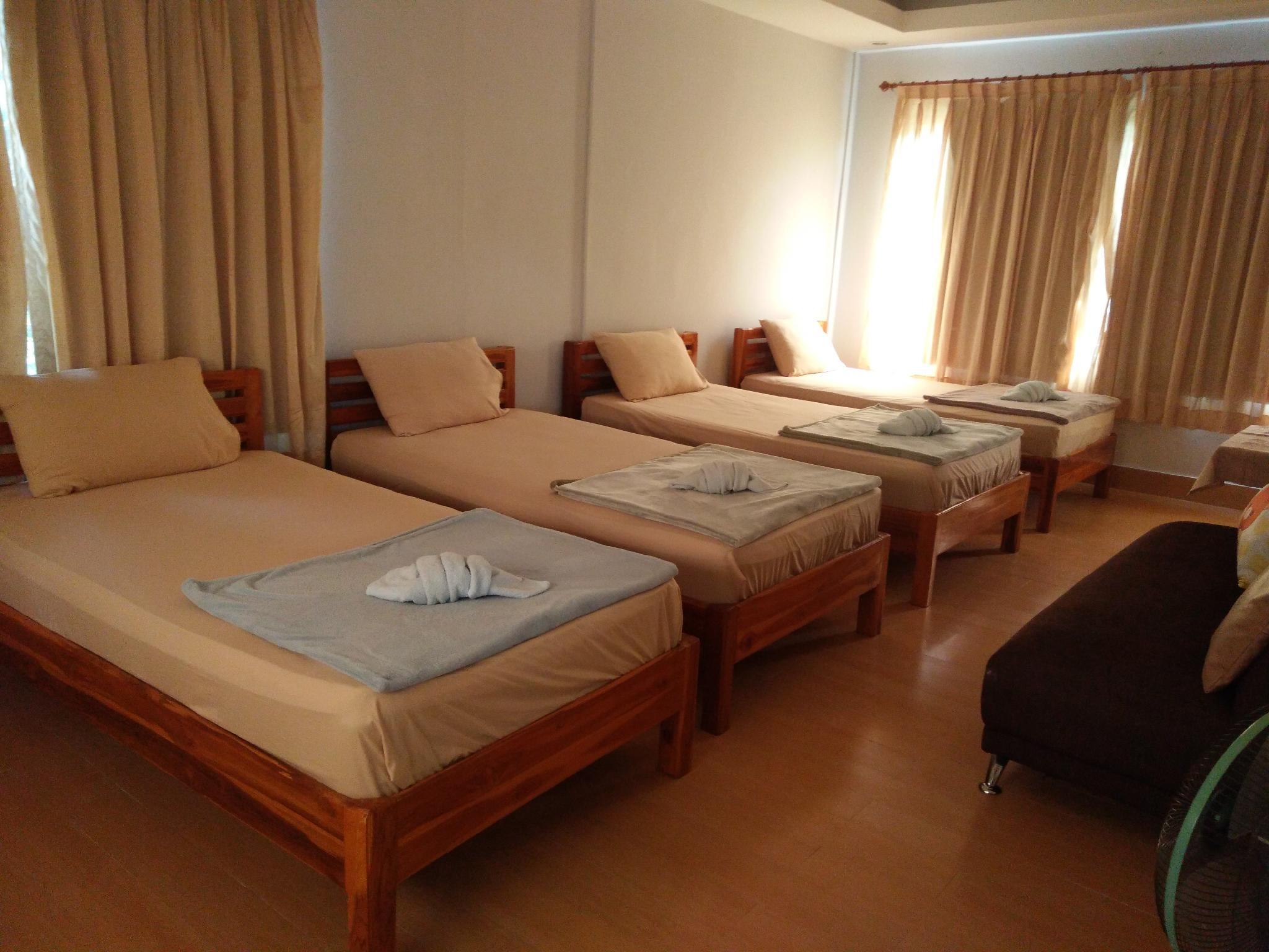Room, 1 King and 4 Single Beds, Sky View