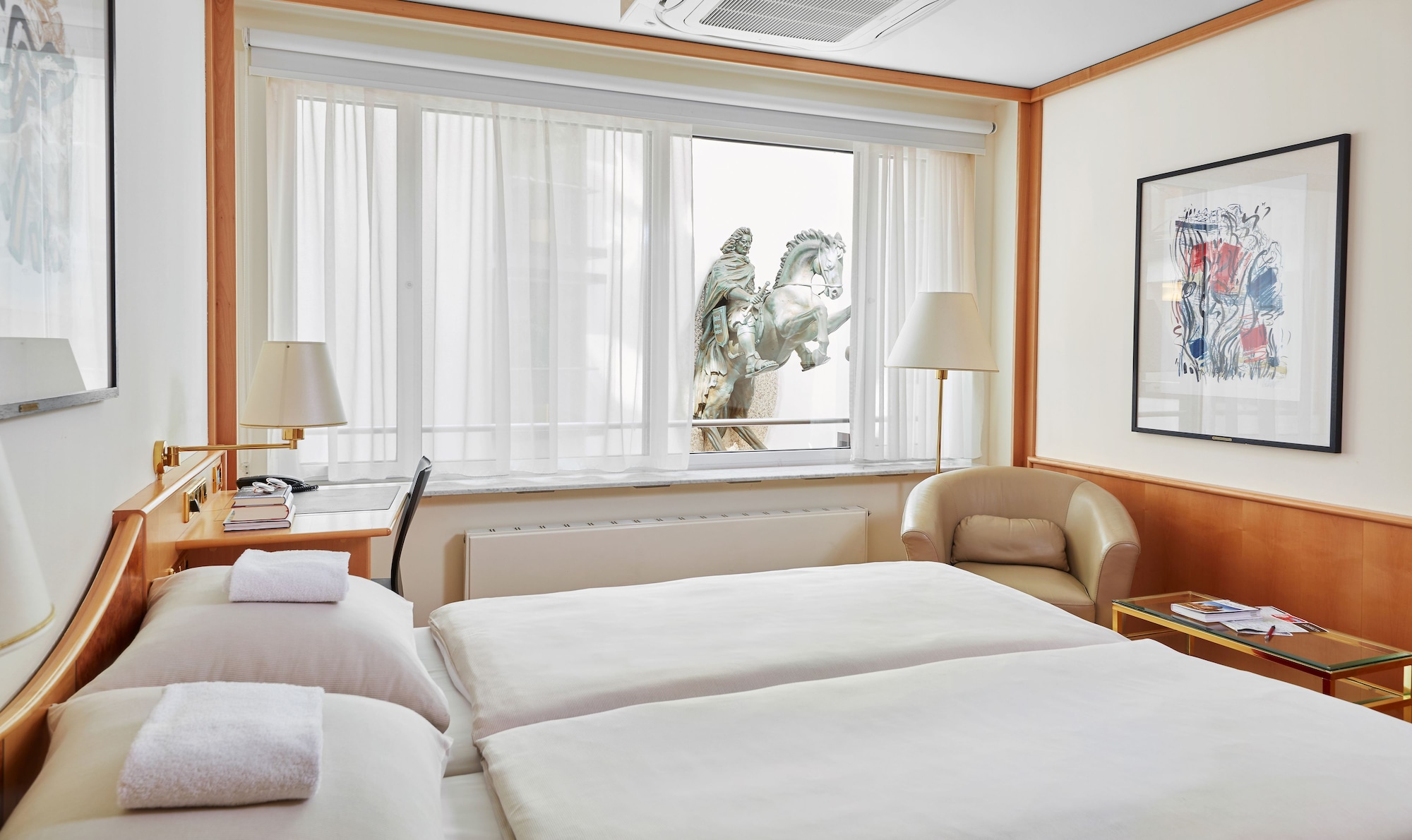 BUSINESS, DOUBLE BED, ATRIUM VIEW, ALLERGY FRIENDLY
