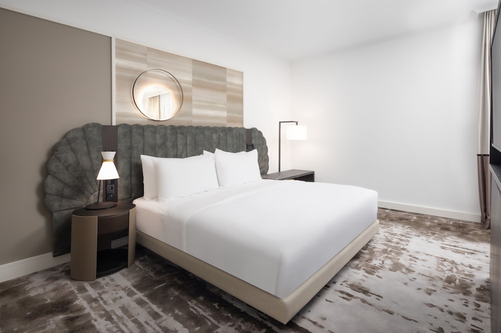 JUNIOR SUITE, KING BED