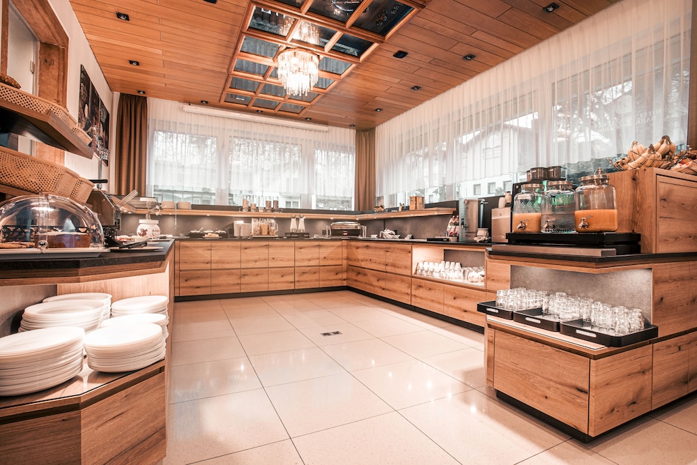 Hotel Restaurant Barbarossahof 35/72