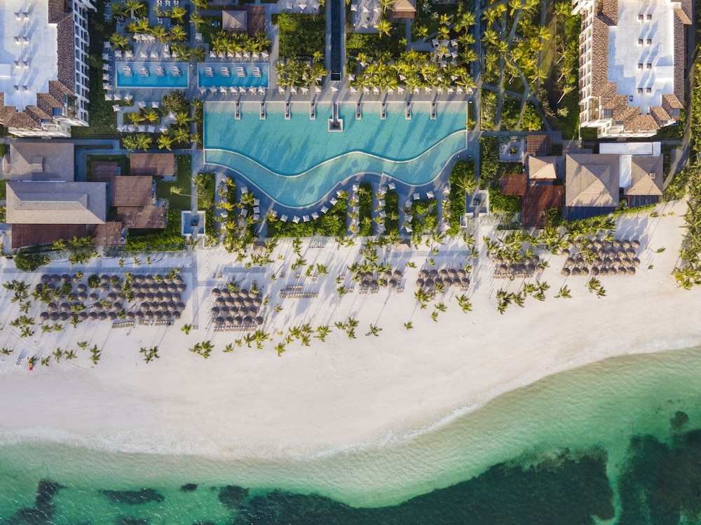 Unique Club at Lopesan Costa Bavaro photo5