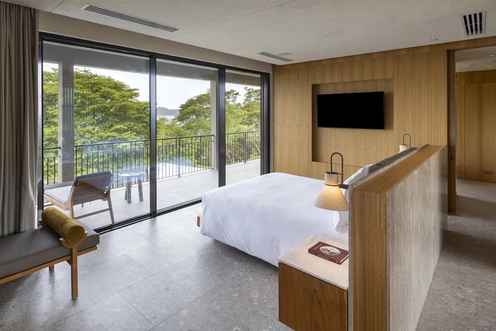 4 Bedrooms, Presidential, Villa, King Bed, with Pool