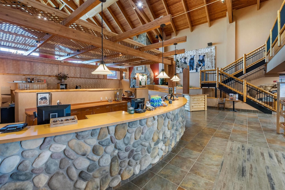 Three Bears Waterpark Resort Near Tomah, an Ascend Collection Hotel 7/50