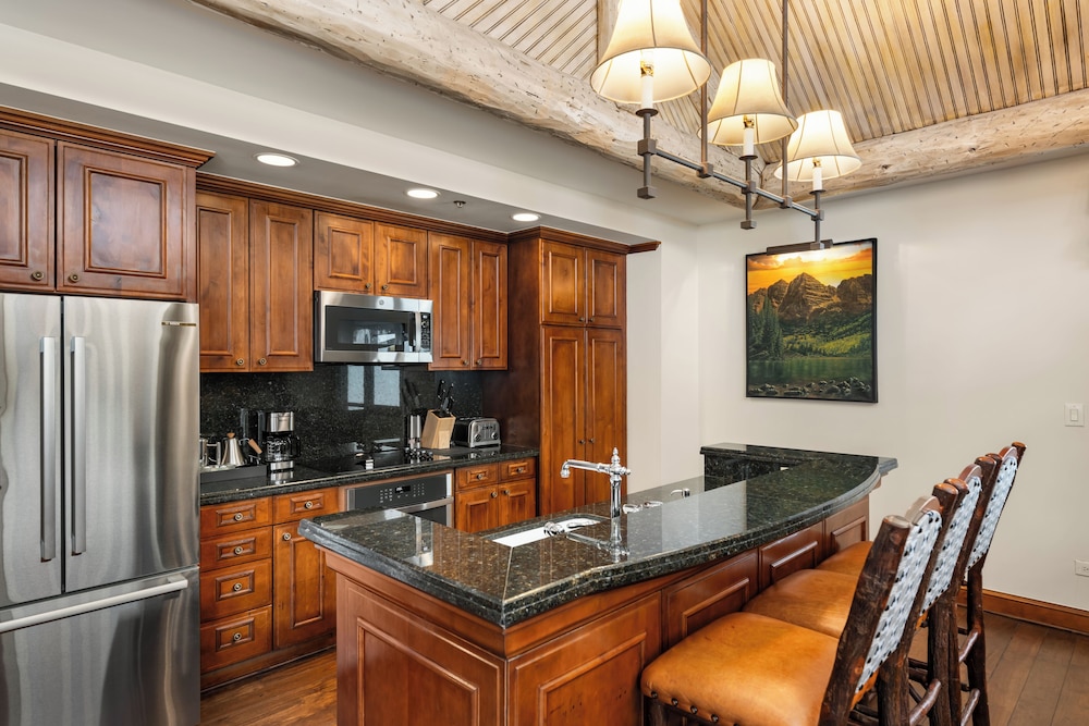 Ritz-Carlton Club, Aspen Highlands by Frias 10/50