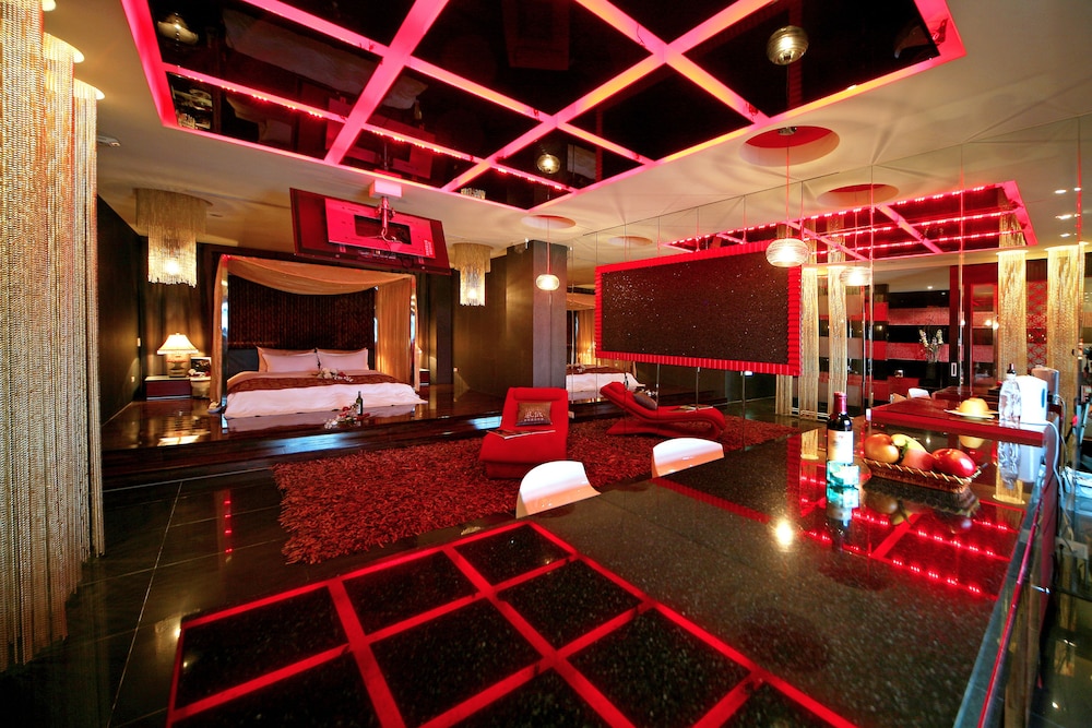 Fongchin Motel 40/44
