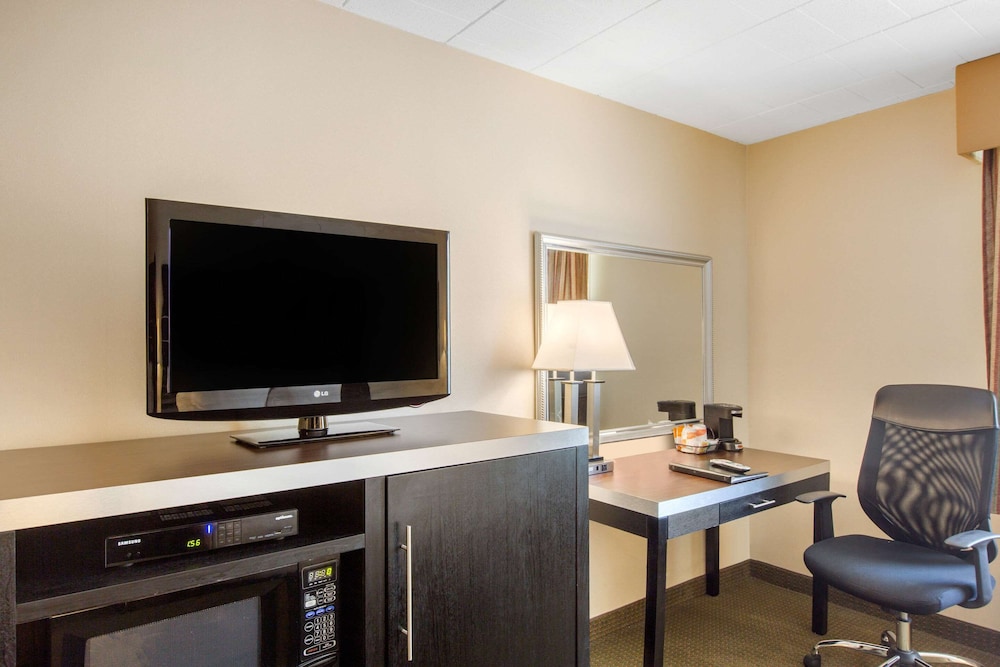 Quality Inn Ledgewood - Dover 24/42