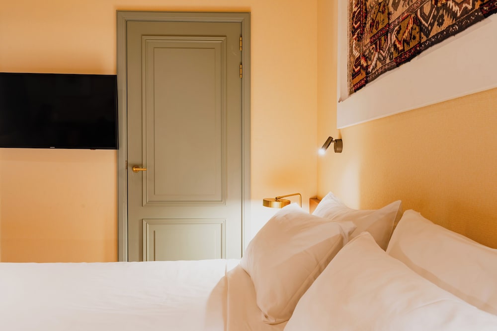 Economy, Double Bed, No Window، Hotel Mercier 7/10