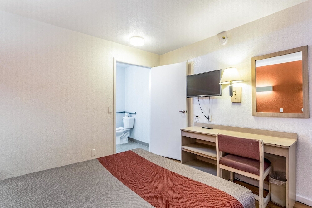 Motel6 Albuquerque, NM - Northeast 19/34