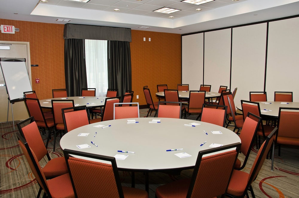 Holiday Inn Express Hotel Suites Columbus Easton 53/60