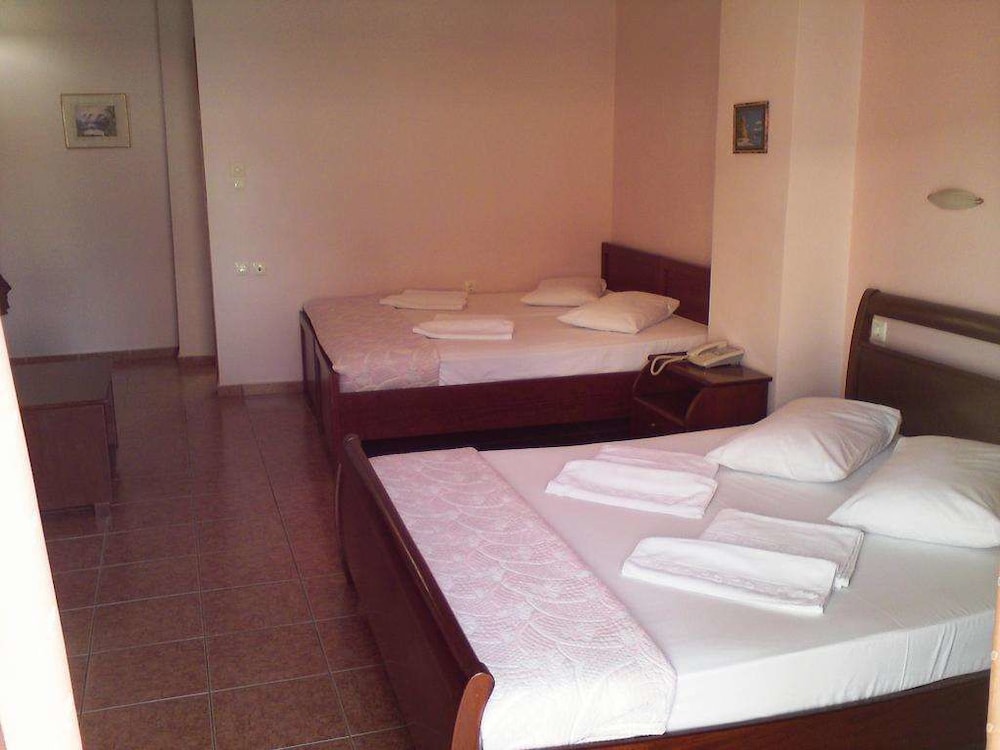 Faros 2 Hotel 8/36