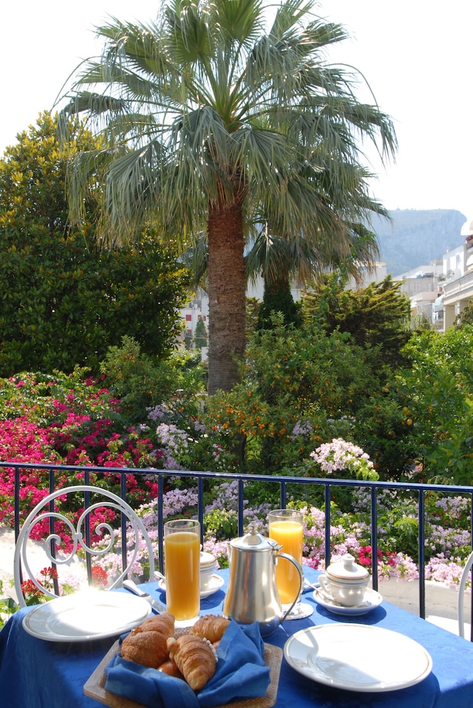 Pazziella Garden & Suites 33/66