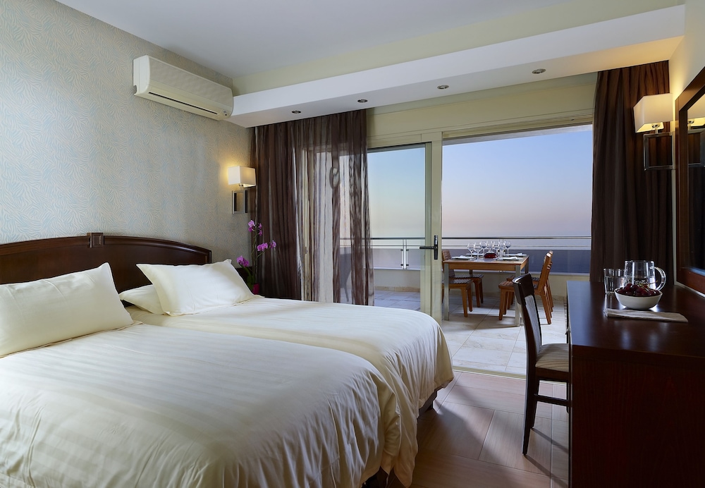 2 BEDROOMS, MAISONETTE