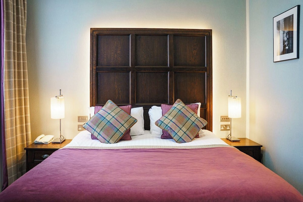 ROOM, DOUBLE BED