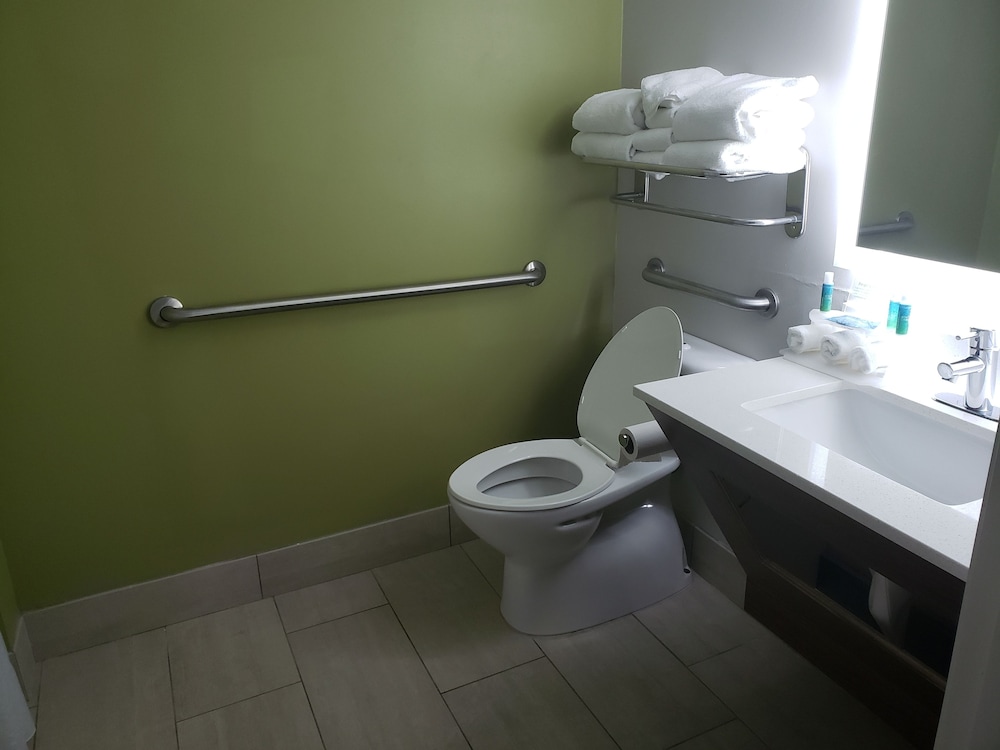 Holiday Inn Express Suites Raleigh Ne Medical Ctr Area 29/74