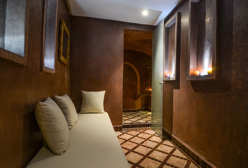 Riad Ayni 25/53