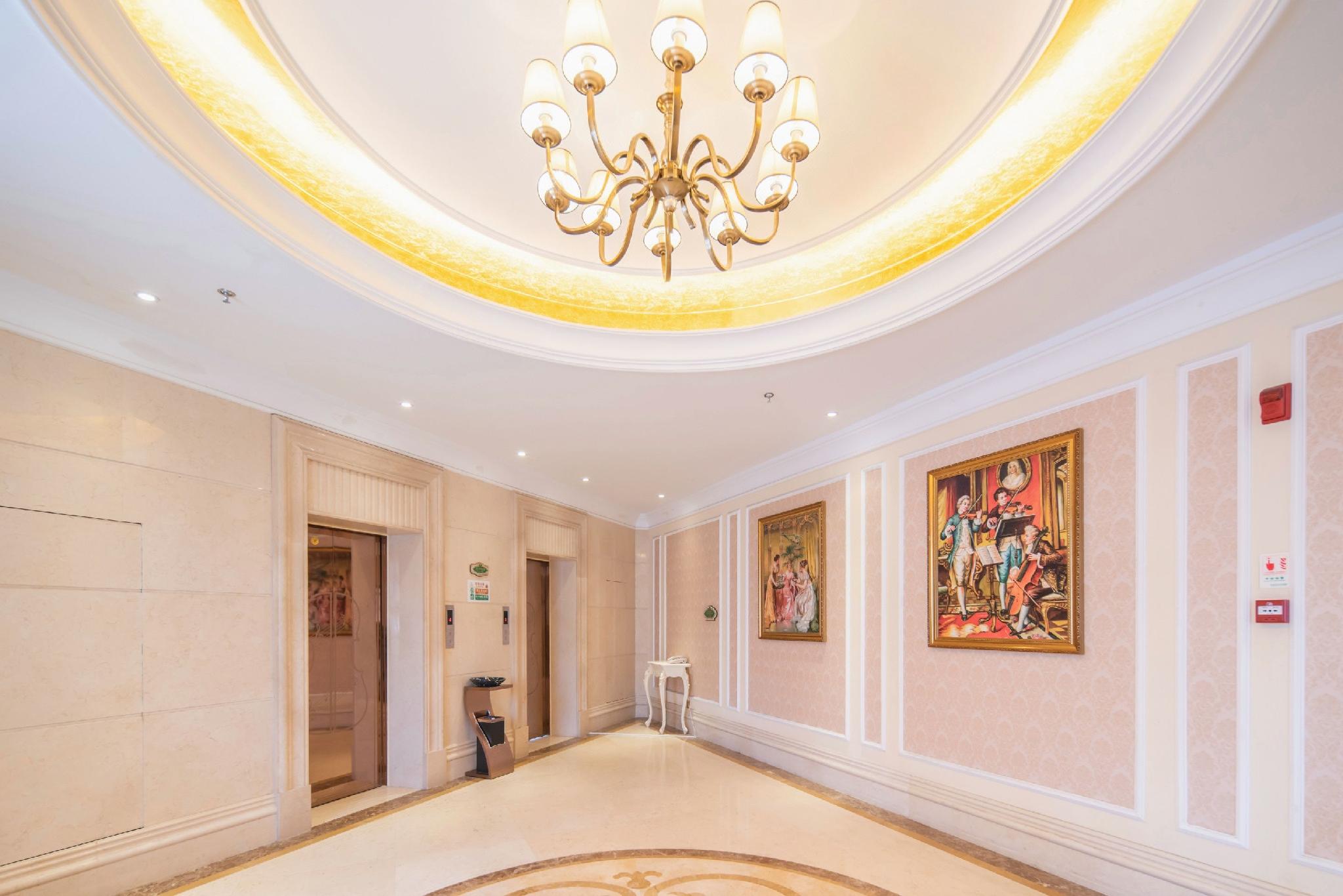 Vienna Hotel (Lingshui Center) 14/47