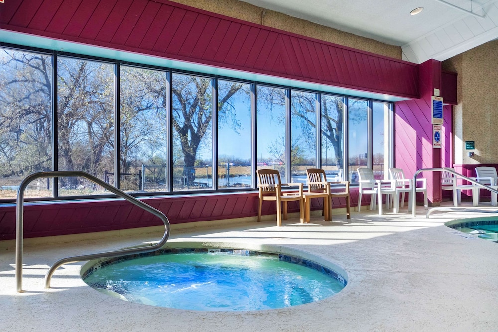 Quality Inn and Conference Center I-80 Grand Island 21/58