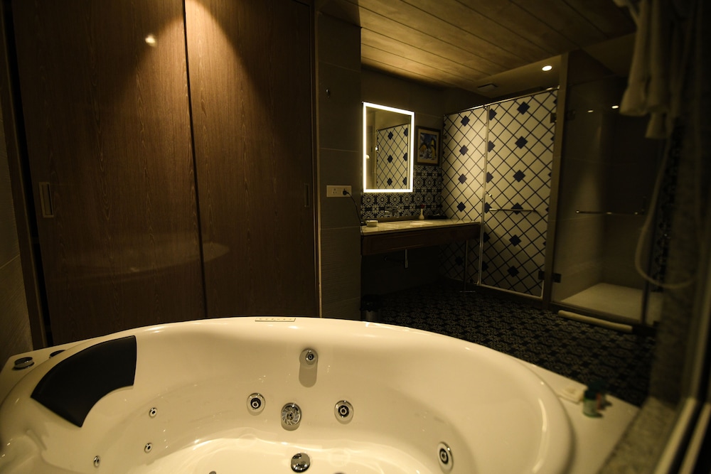 Stardom Hotels & Resort 45/48
