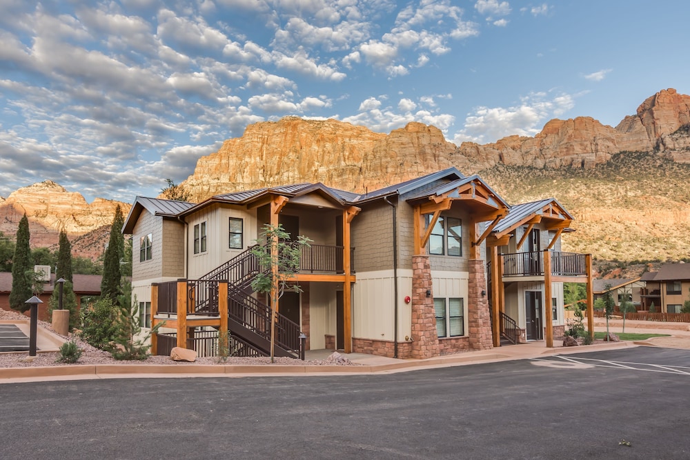Watchman Villas 2/35