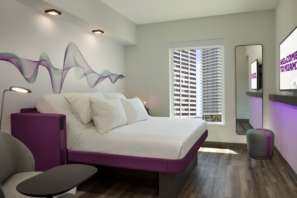 FIRST CLASS, QUEEN BED, ACCESSIBLE