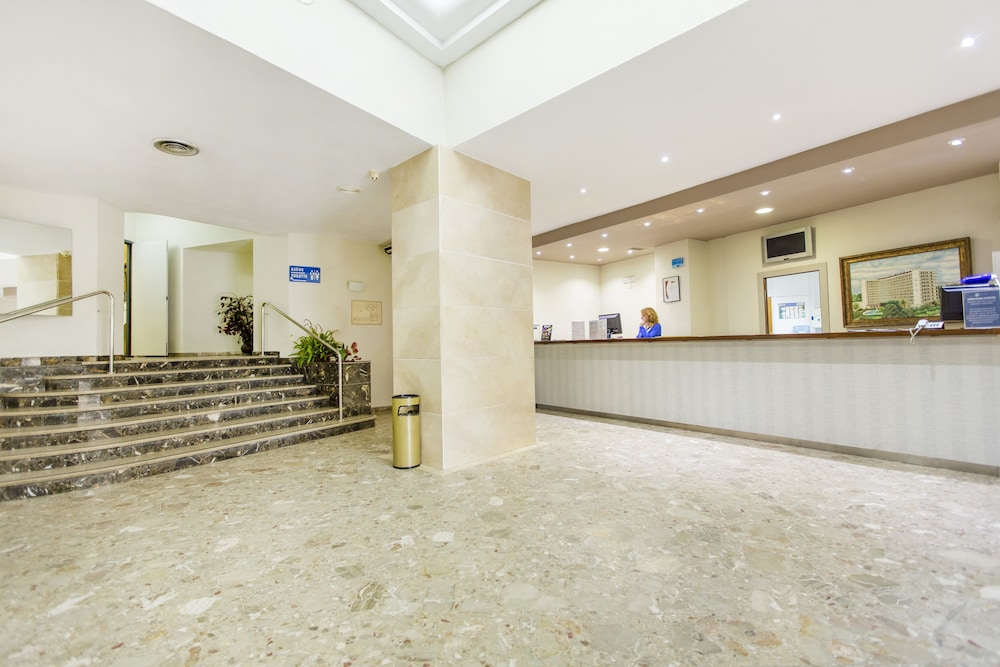 Tres Anclas Apts 3/50
