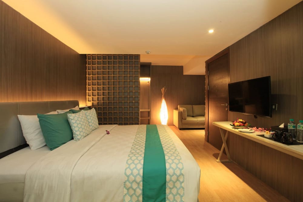 BEDROCK HOTEL 23/73