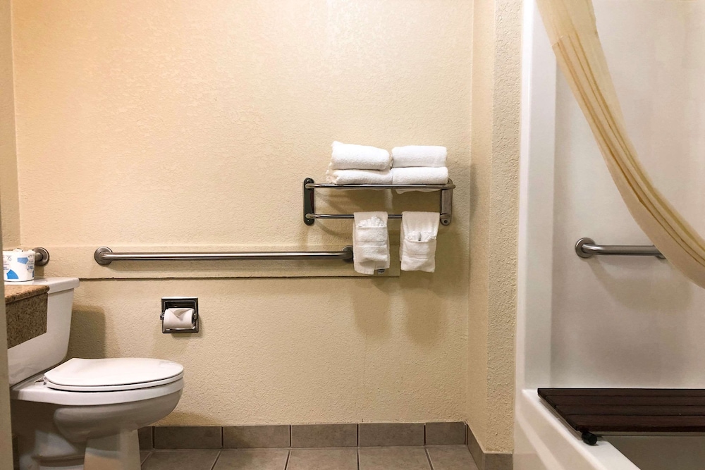 Quality Inn I-70 at Wanamaker 18/40
