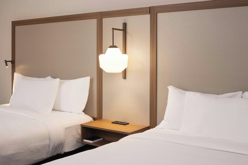 Fairfield Inn & Suites by Marriott Cedar Rapids North 23/52