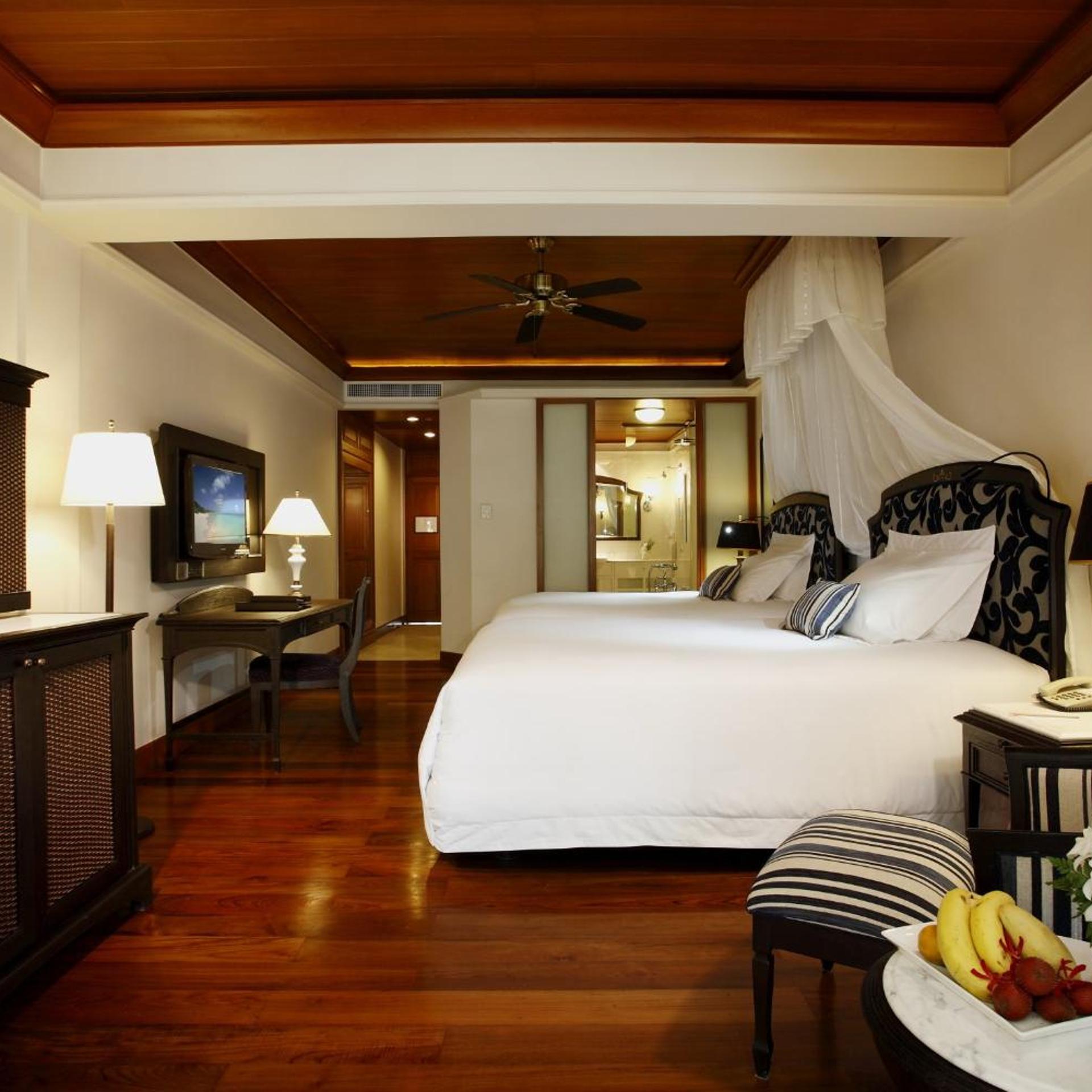 CLUB, PREMIUM, DELUXE, DOUBLE BED