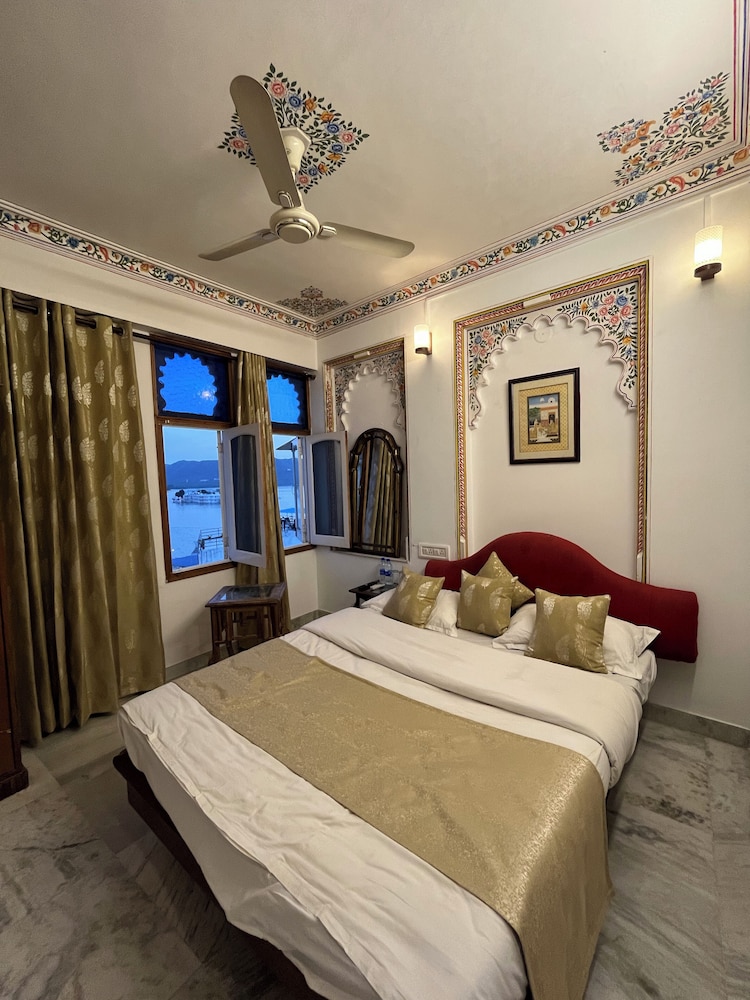 Mewar Haveli 15/57