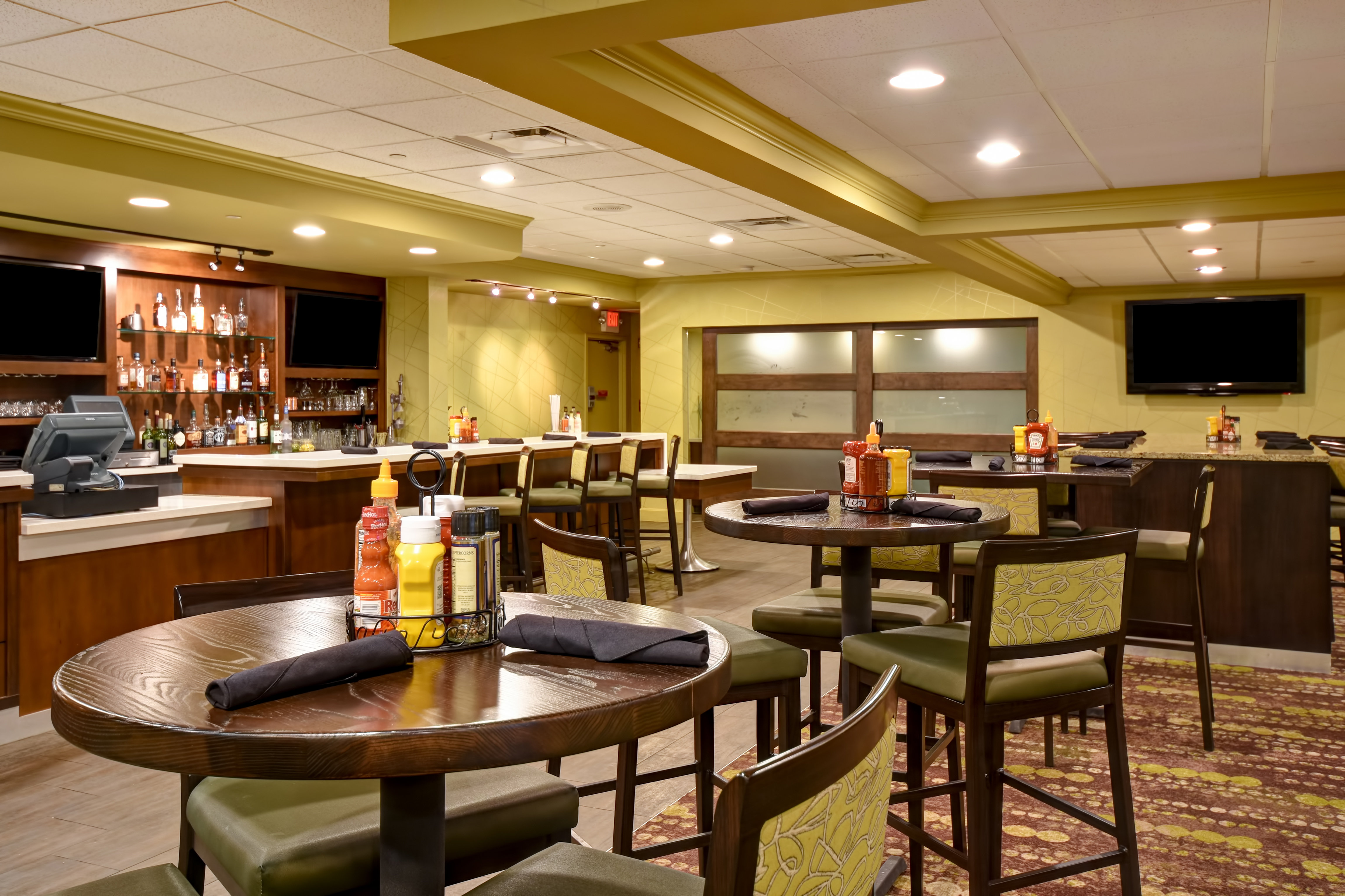 Holiday Inn Cincinnati-Riverfront 42/58