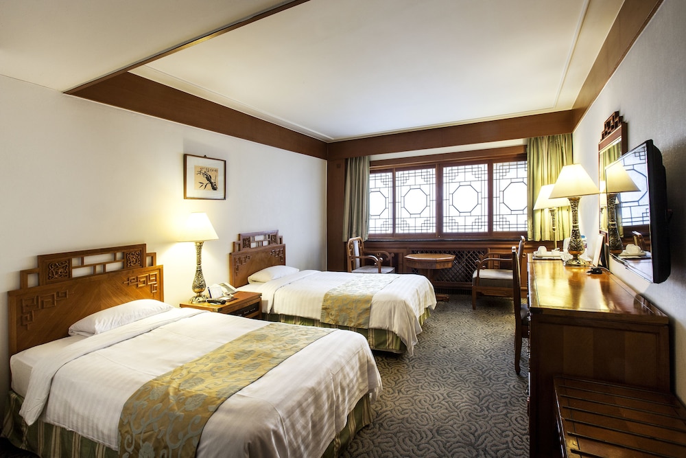 Commodore Hotel Busan 13/62