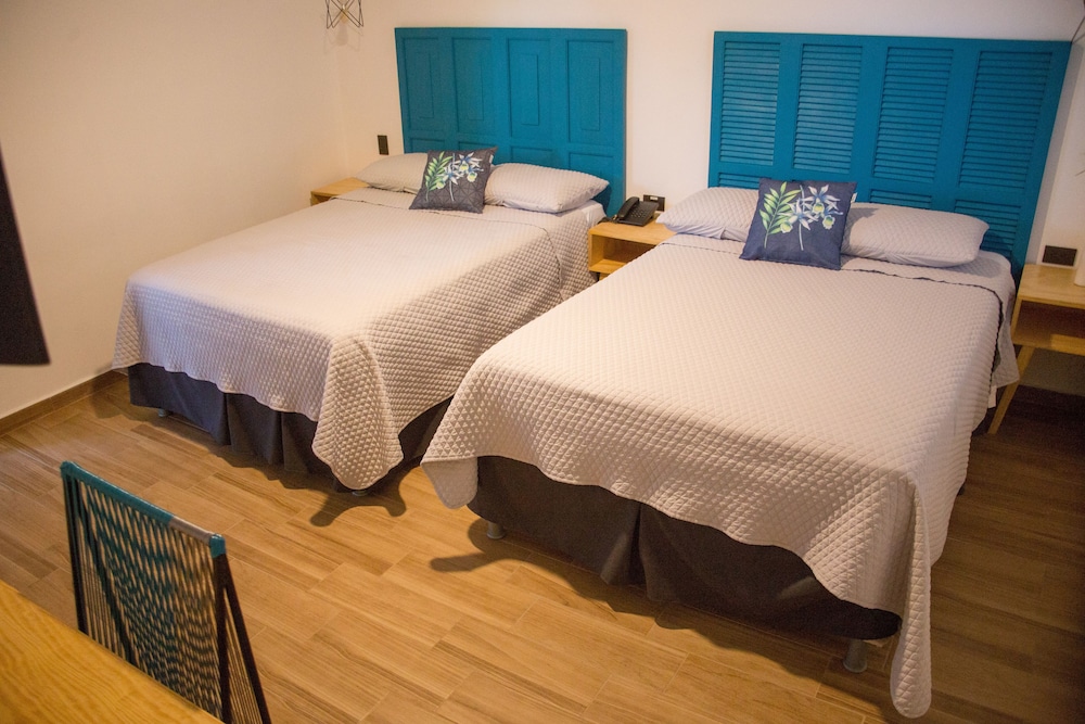 ROOM, 2 DOUBLE BEDS