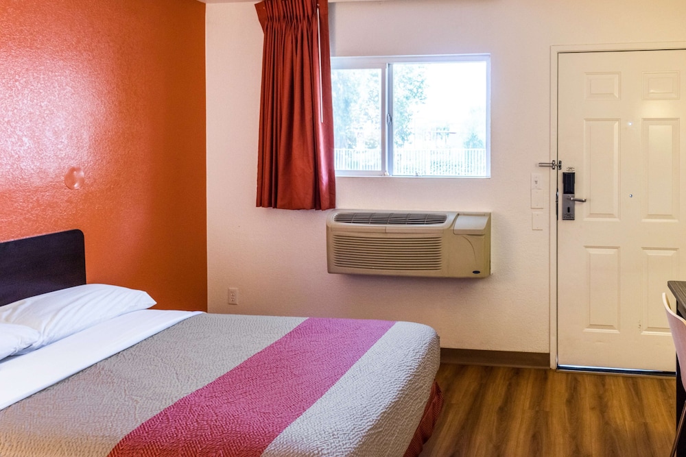 STANDARD, DOUBLE BED, ACCESSIBLE