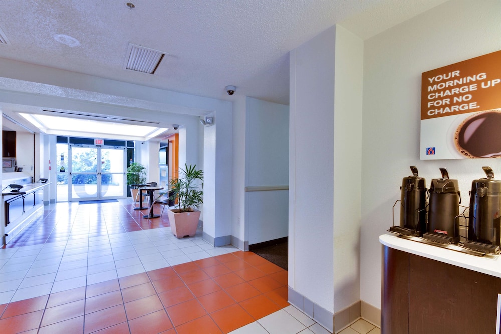 Motel6 Lewisville, TX - Dallas 16/48