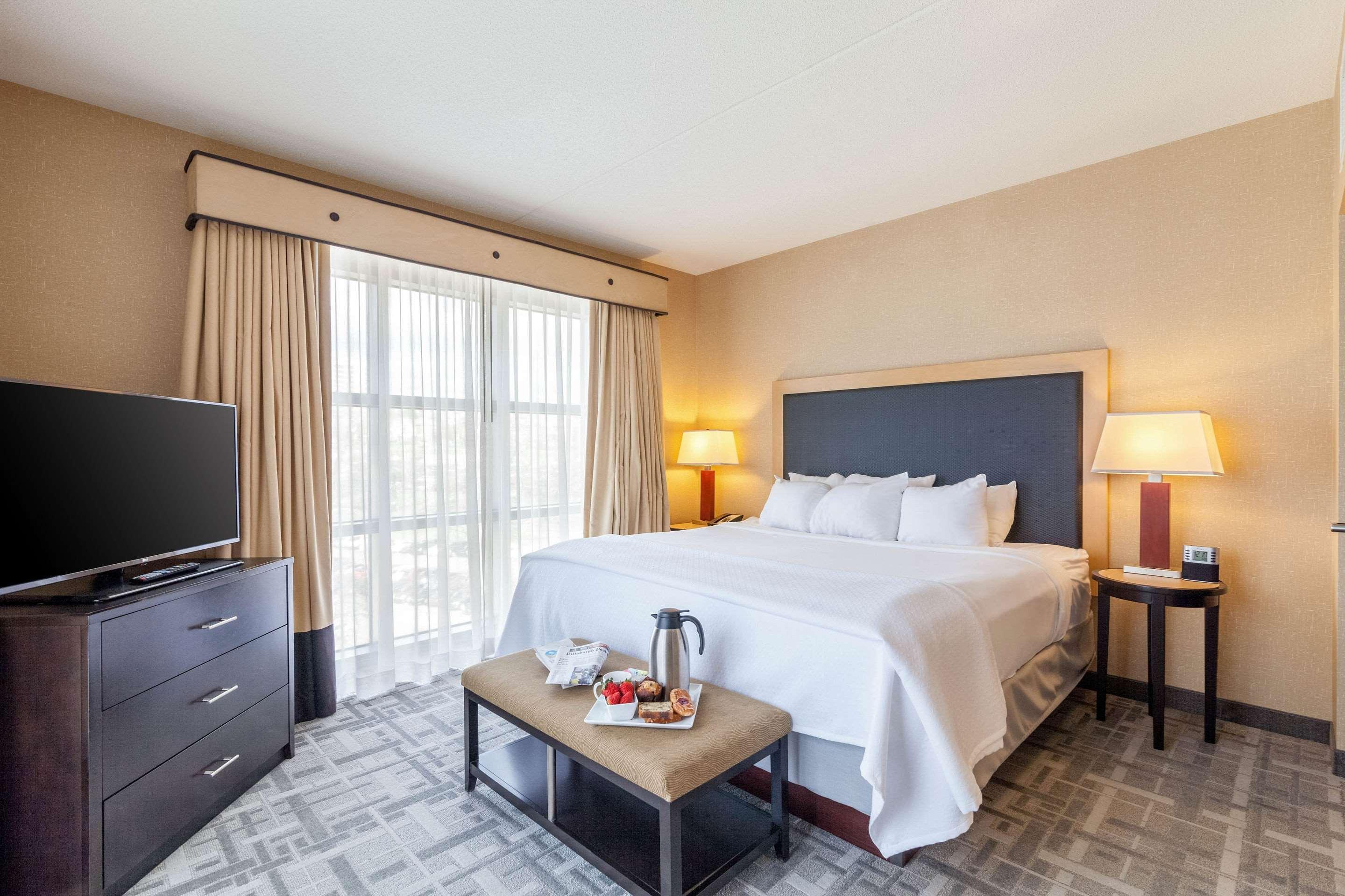 SUITE, KING BED