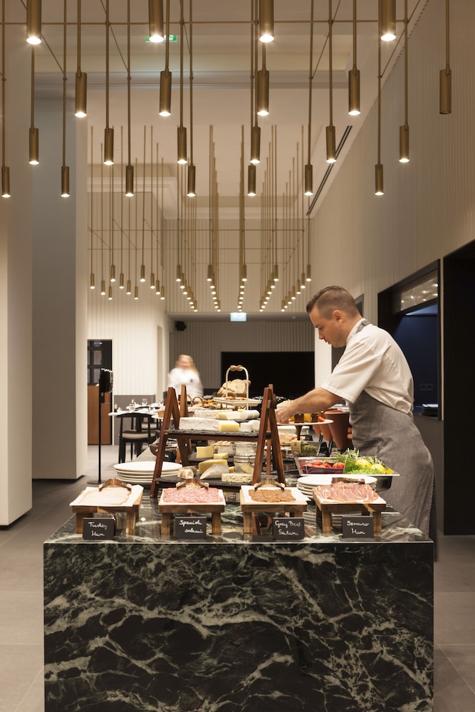 Kozmo Hotel Suites and Spa 38/50