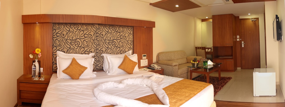 Pristine Residency Hotel 9/16
