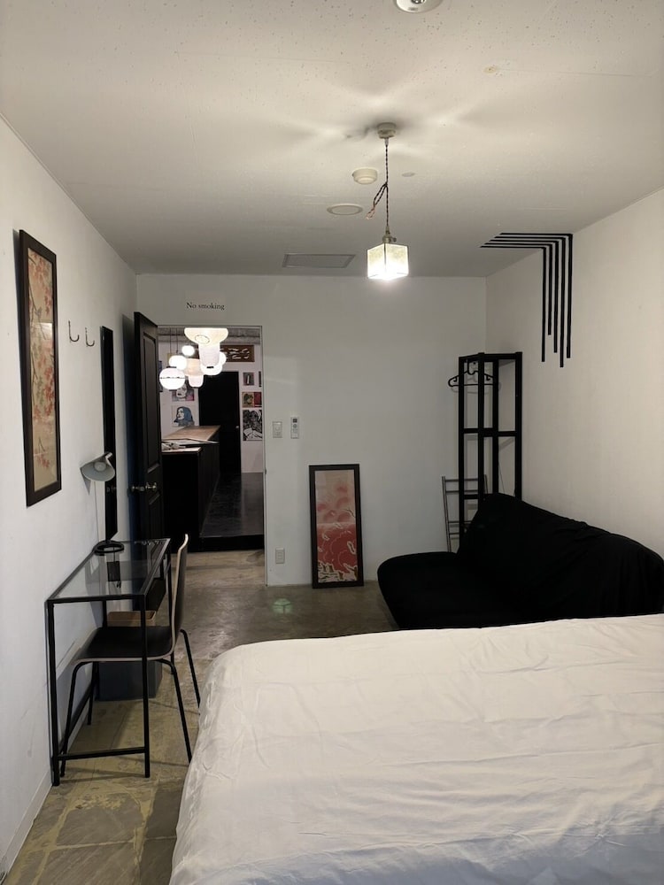 ROOM, TWIN BEDS, SHARED BATHROOM