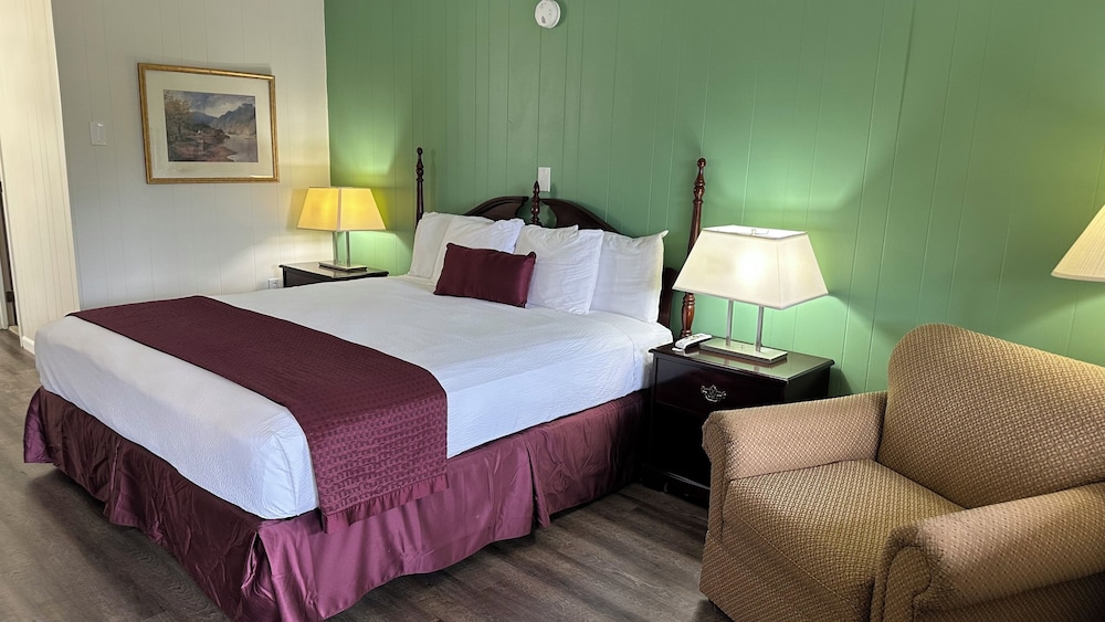 Colonial Inn Franklin 18/35