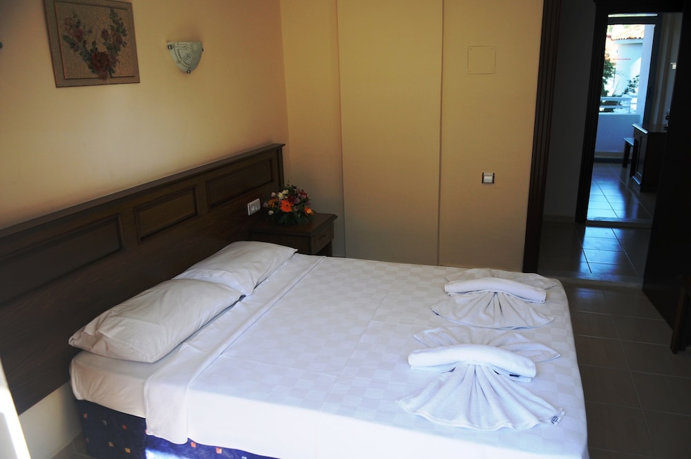 Navy Hotel 15/46