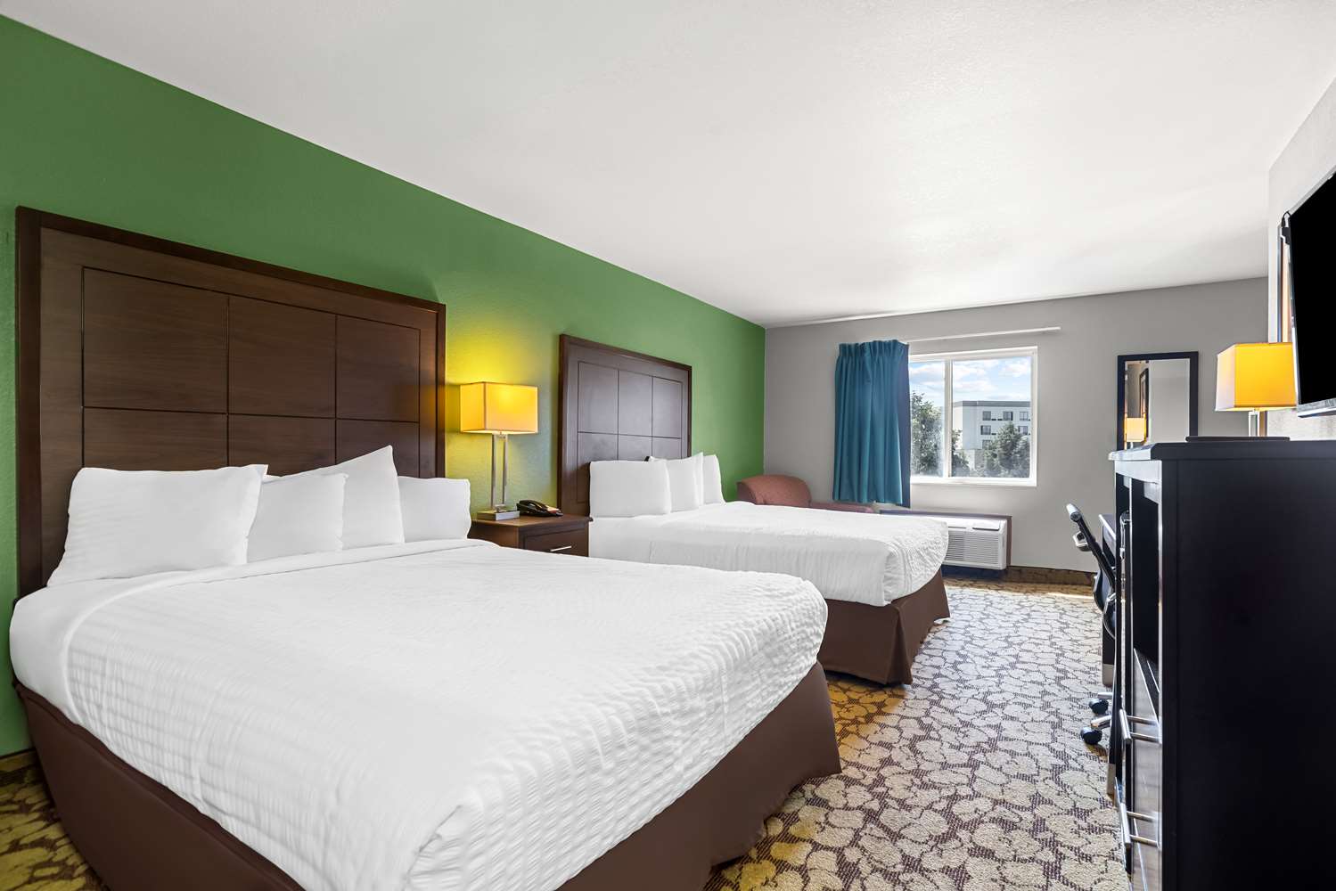 Room, 1 Double and 2 Queen Beds
