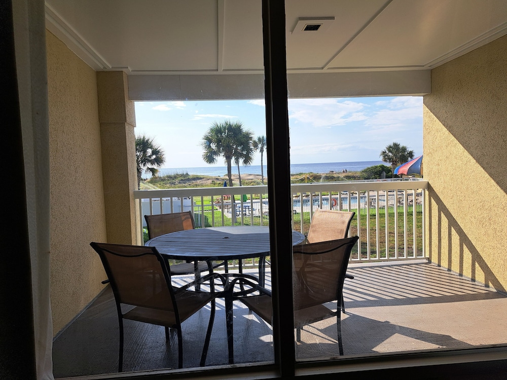 Days Inn & Suites By Wyndham Jekyll Island 40/58