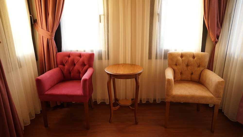 Karyada Hotel 25/50