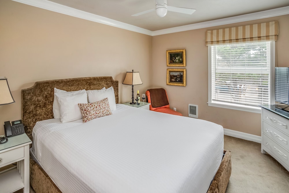 Beach, Classic, Queen Bed