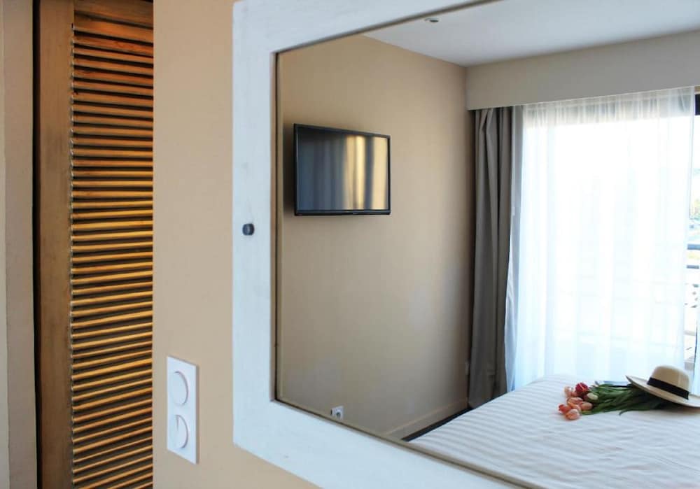 RIVES D'OR HOTEL 27/70