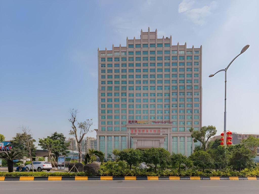 Vienna International Hotel (Zhongshan North Station) 4/57