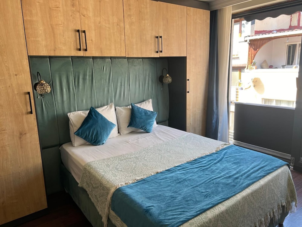Middle Village Suite Hotel 9/39
