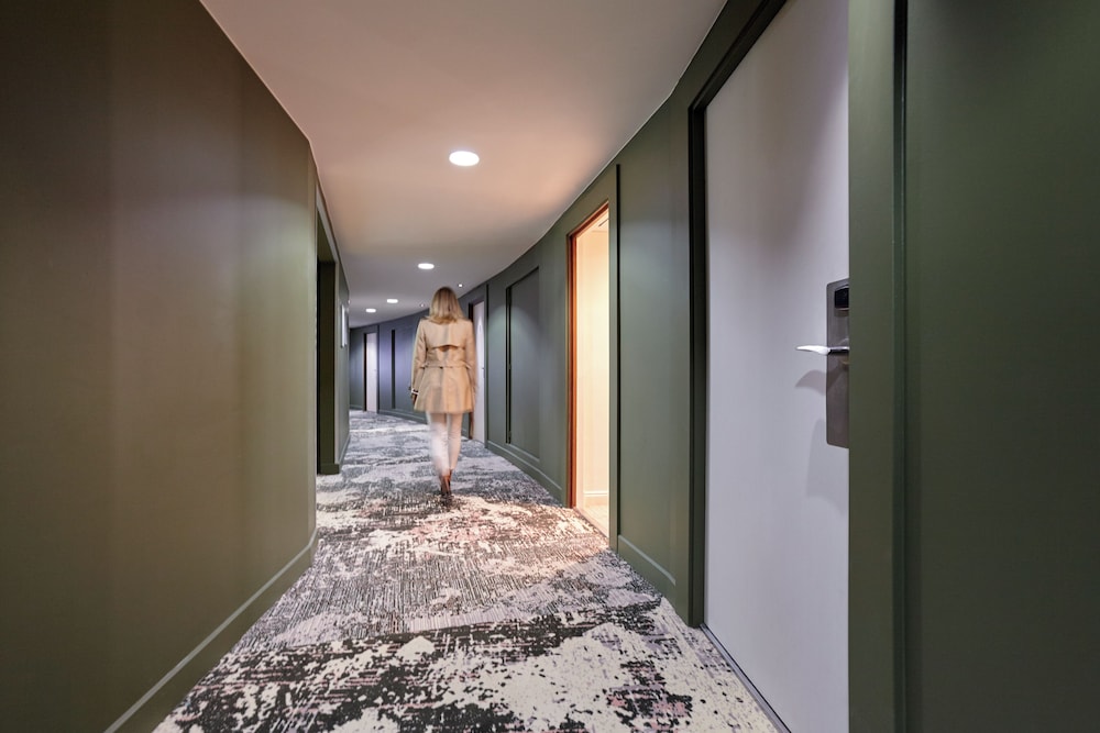 Mercure Paris La Defense 64/66