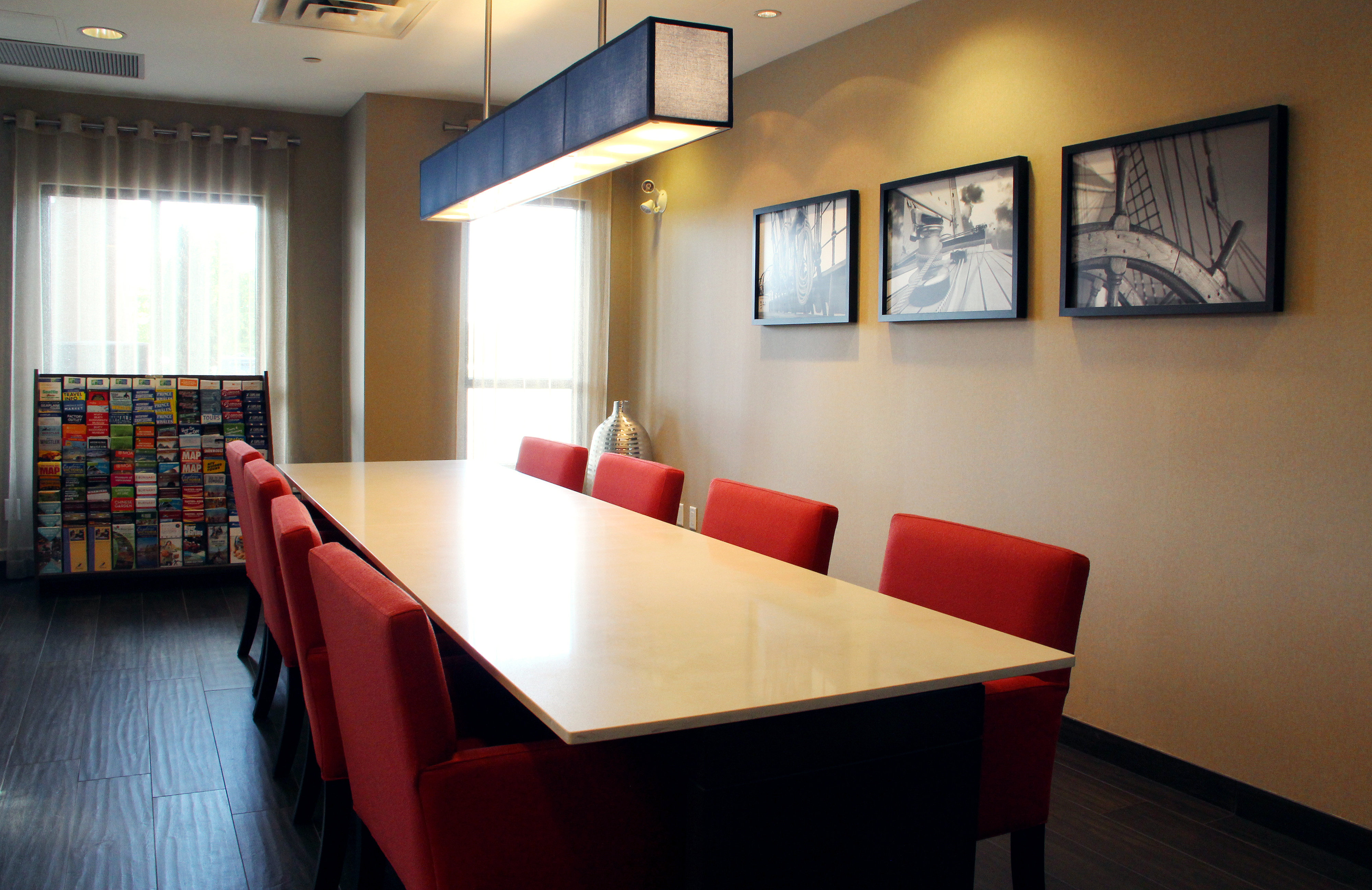 Holiday Inn Express Suites Riverport 62/76